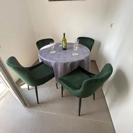 Apartment Bravo - 100 M From Beach Baska Voda