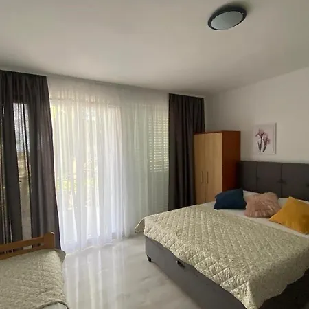 Bravo - 100 M From Beach Baška Voda