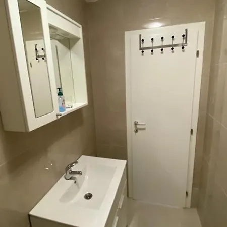 Apartment Bravo - 100 M From Beach Baska Voda